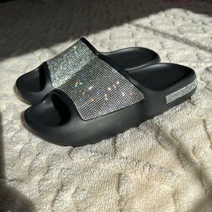 Women’s rhinestone slides slip on size 9